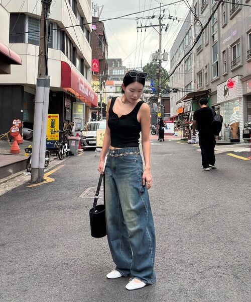 MUSINSA STANDARD WOMAN（ムシンサスタンダードウーマン）の「ウィメンズエッセンシャルカーブデニムパンツ[ラスティブルー]（デニムパンツ・レディース・その他・30/24/25/26/27/28/29）」の15枚目の写真