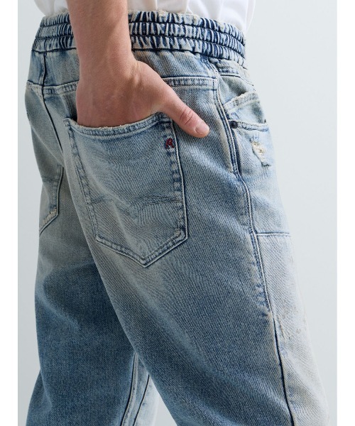 REPLAY(リプレイ)の「リラックステーパードLANNY USEDデニム(デニムパンツ・メンズ・ライトブルー・W28xL30/W29xL30/W31xL30/W33xL30/W34xL30)」の2枚目の写真