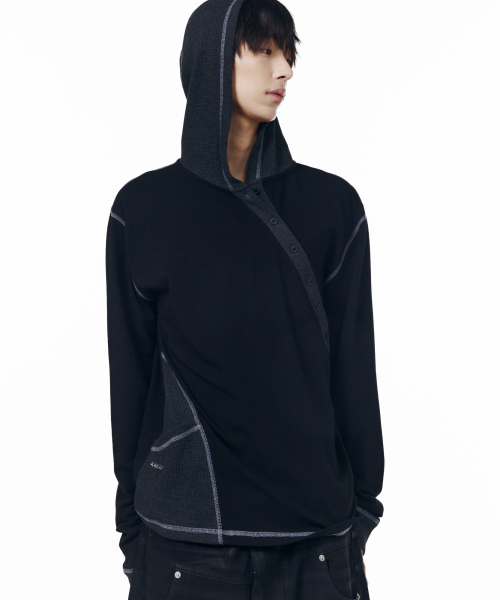 AAKAM（アーカム）の「Slant Cut Hooded Long Sleeve (Black)（パーカー・レディース・その他・1/2）」の8枚目の写真