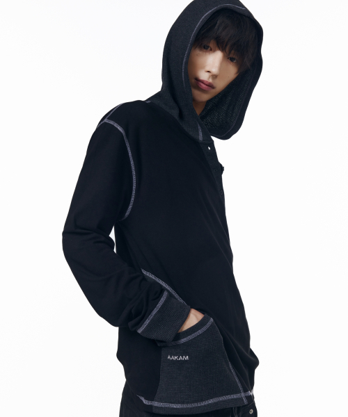 AAKAM（アーカム）の「Slant Cut Hooded Long Sleeve (Black)（パーカー・レディース・その他・1/2）」の9枚目の写真