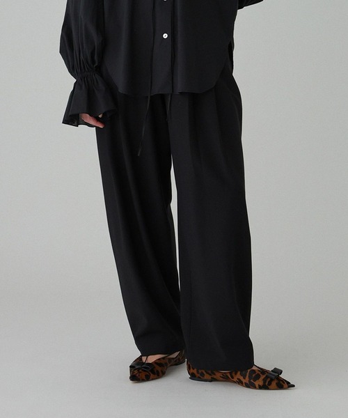 BABYLONE（バビロン）の「ツイル2WAYタックパンツ［手洗い可］（その他パンツ・レディース・ブラック/ライトベージュ/チャコール・36inch/38inch）」の2枚目の写真