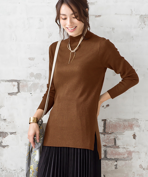 Pierrot（ピエロ）の「裾スリット入り ハイネック リブニット チュニック（ニット/セーター・レディース・ブラック×グレー/チャコール/ネイビー/ブルー系その他/グレー系その他/ブラウン系その他/グリーン/ブラック/ホワイト×グリーン/ブラック×ホワイト/ブラウン/グレー/オフホワイト・L/M）」の9枚目の写真