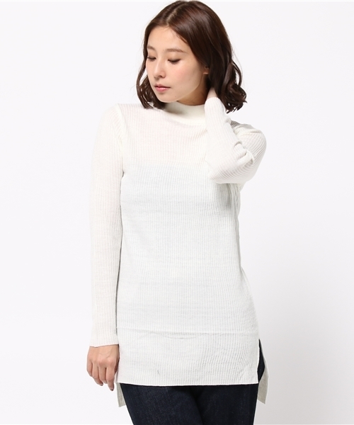 Pierrot（ピエロ）の「裾スリット入り ハイネック リブニット チュニック（ニット/セーター・レディース・ブラック×グレー/チャコール/ネイビー/ブルー系その他/グレー系その他/ブラウン系その他/グリーン/ブラック/ホワイト×グリーン/ブラック×ホワイト/ブラウン/グレー/オフホワイト・L/M）」の2枚目の写真