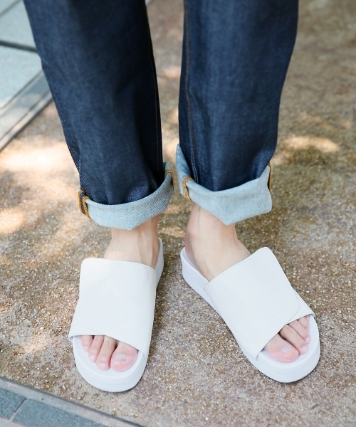 GLOBAL WORK（グローバルワーク）の「フラットラップサンダル/762821 （サンダル・メンズ・ベージュ/ネイビー/その他/ブラック/ホワイト・LARGE/MEDIUM）」の2枚目の写真