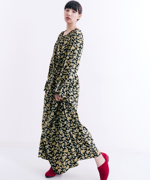 MERLOT（メルロー）の「小花柄ギャザーネックワンピース1241（ワンピース・レディース・ベージュ/キャメル/ブラック・FREE）」の2枚目の写真