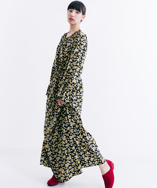 MERLOT（メルロー）の「小花柄ギャザーネックワンピース1241（ワンピース・レディース・ベージュ/キャメル/ブラック・FREE）」の17枚目の写真