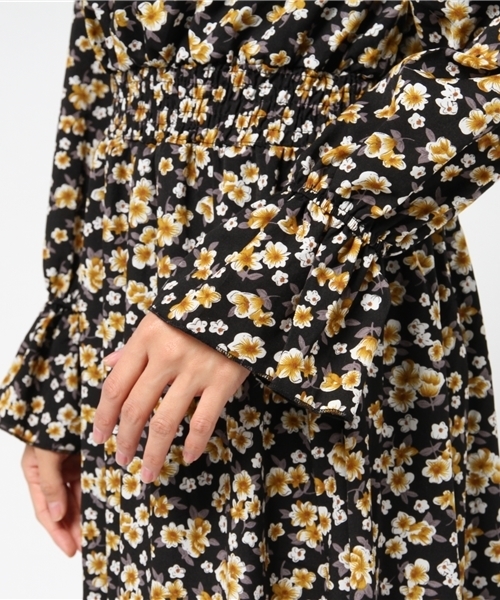 MERLOT（メルロー）の「小花柄ギャザーネックワンピース1241（ワンピース・レディース・ベージュ/キャメル/ブラック・FREE）」の8枚目の写真