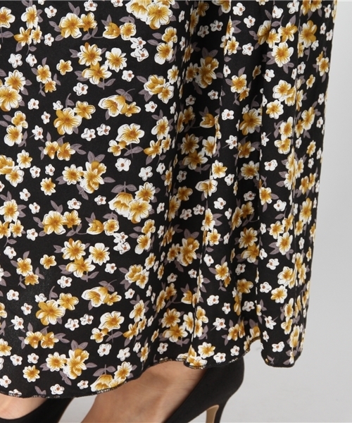 MERLOT（メルロー）の「小花柄ギャザーネックワンピース1241（ワンピース・レディース・ベージュ/キャメル/ブラック・FREE）」の9枚目の写真