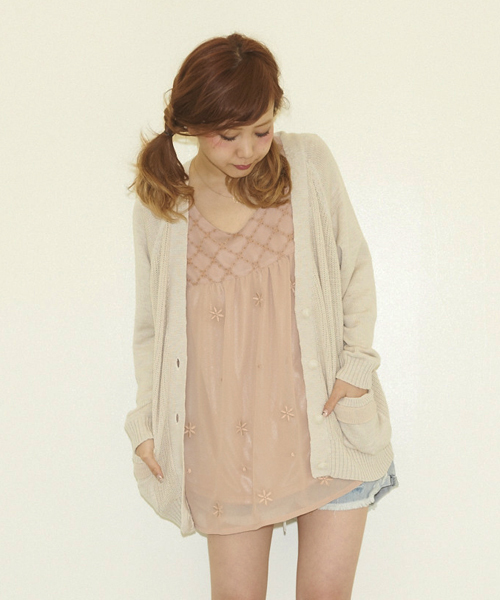 MAJESTIC LEGON(マジェスティックレゴン)の「チュール×刺繍TUN(シャツ/ブラウス・レディース・ネイビー/ラベンダー/ピンク/アイボリー・FREE)」の1枚目の写真