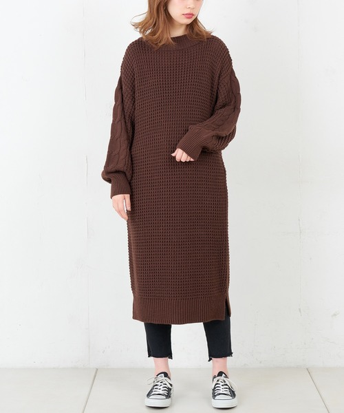 natural couture(ナチュラルクチュール)の「ワッフル編み袖ケーブルニットワンピース(ワンピース・レディース・ブラック/ブラウン/アイボリー/グレイッシュベージュ/ミント・FREE)」の11枚目の写真