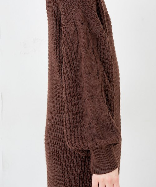natural couture(ナチュラルクチュール)の「ワッフル編み袖ケーブルニットワンピース(ワンピース・レディース・ブラック/ブラウン/アイボリー/グレイッシュベージュ/ミント・FREE)」の8枚目の写真