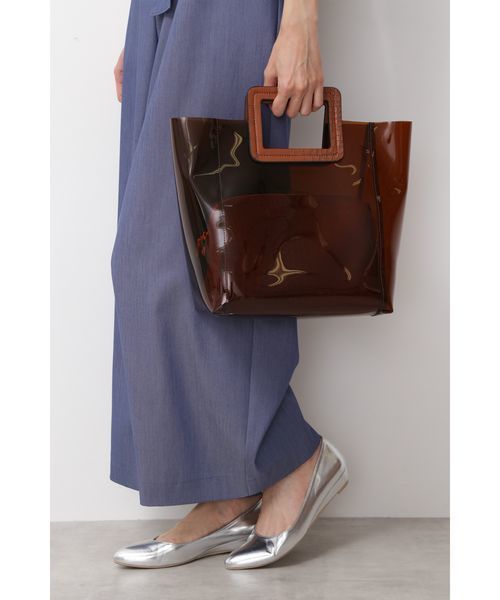 NATURAL BEAUTY BASIC（ナチュラルビューティーベーシック）の「【andGIRL 4月号掲載】クリアコンビトートバッグ（トートバッグ・レディース・ホワイト/ブラウン・ﾌﾘ-）」の2枚目の写真