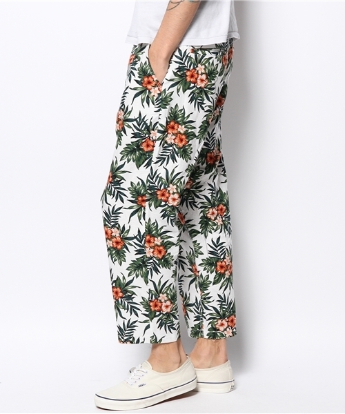 WEGO（ウィゴー）の「WEGO/フローラルイージークロップドパンツ（その他パンツ・メンズ・オフホワイト/ネイビー・MEDIUM/LARGE）」の9枚目の写真
