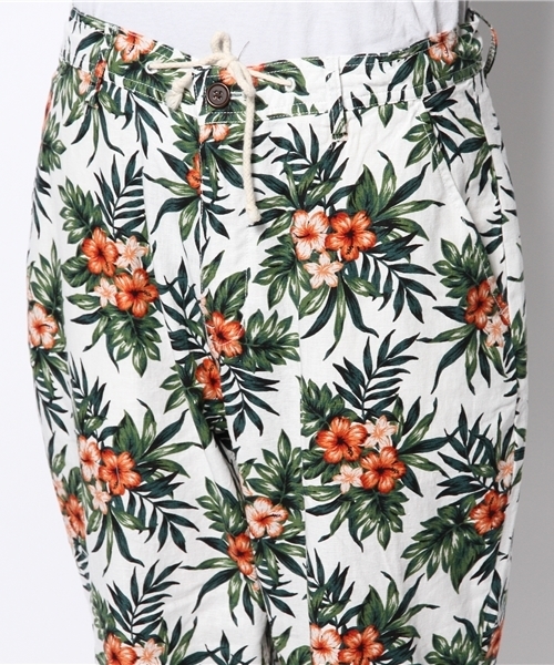 WEGO（ウィゴー）の「WEGO/フローラルイージークロップドパンツ（その他パンツ・メンズ・オフホワイト/ネイビー・MEDIUM/LARGE）」の3枚目の写真