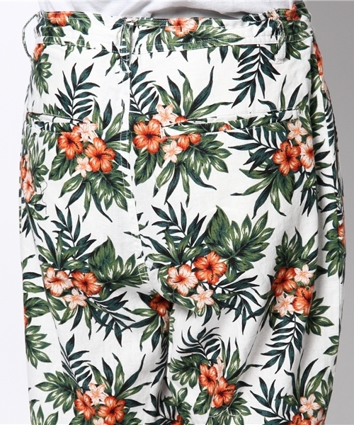 WEGO（ウィゴー）の「WEGO/フローラルイージークロップドパンツ（その他パンツ・メンズ・オフホワイト/ネイビー・MEDIUM/LARGE）」の4枚目の写真