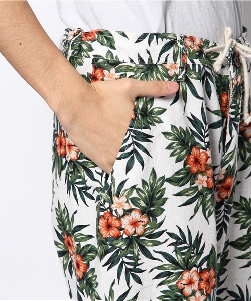 WEGO（ウィゴー）の「WEGO/フローラルイージークロップドパンツ（その他パンツ・メンズ・オフホワイト/ネイビー・MEDIUM/LARGE）」の5枚目の写真