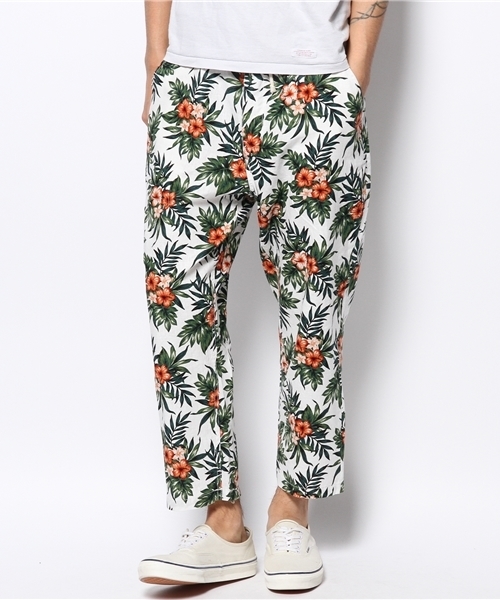 WEGO（ウィゴー）の「WEGO/フローラルイージークロップドパンツ（その他パンツ・メンズ・オフホワイト/ネイビー・MEDIUM/LARGE）」の11枚目の写真