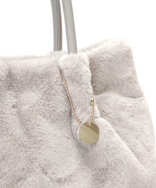 BASE(ベース)の「チャーム付きフェイクファートートバッグ(トートバッグ・レディース・カーキ/ボルドー/ライトベージュ/ブラック/キャメル/レオパード/ライトグレー・FREE)」の14枚目の写真