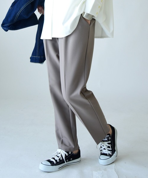 and it_(アンドイット)の「ワンタックハイウエストテーパードパンツ(その他パンツ・レディース・ブラウン/ベージュ/ネイビー/ブラック/グレイッシュベージュ・LL/M/L/XXL/S)」の4枚目の写真