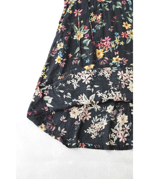 cawaii（カワイイ）の「（黒）黒に浮かぶ花と蝶のコットンリネンロングワンピース（ワンピース・レディース・ブラック・FREE）」の4枚目の写真
