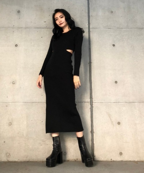 ENVYM(アンビー)の「レイヤードカッテイングKNIT OP(ワンピース・レディース・カーキ/ブラック・FREE)」の2枚目の写真