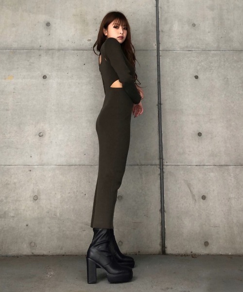 ENVYM(アンビー)の「レイヤードカッテイングKNIT OP(ワンピース・レディース・カーキ/ブラック・FREE)」の9枚目の写真