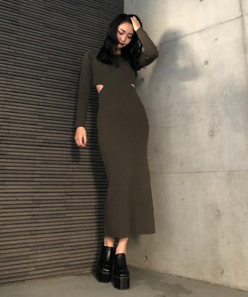 ENVYM(アンビー)の「レイヤードカッテイングKNIT OP(ワンピース・レディース・カーキ/ブラック・FREE)」の18枚目の写真