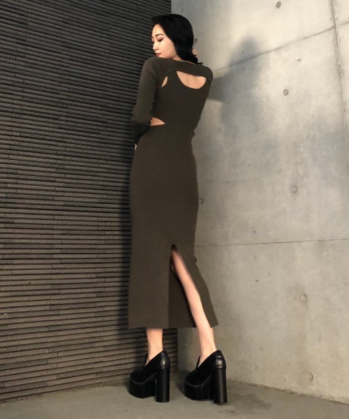 ENVYM(アンビー)の「レイヤードカッテイングKNIT OP(ワンピース・レディース・カーキ/ブラック・FREE)」の20枚目の写真