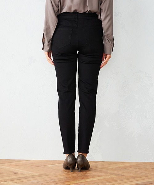 COMME CA ISM（コムサイズム）の「〈ストレッチ〉 カラーデニム スリムパンツ（デニムパンツ・レディース・ブラック/ダークブラウン・SMALL/MEDIUM/LARGE/X-LARGE）」の6枚目の写真