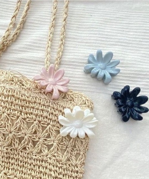 flower（フラワー）の「カモミールヘアクリップ（バレッタ/ヘアクリップ・レディース・ピンク/ブラック/ブルー/ホワイト・FREE）」の7枚目の写真