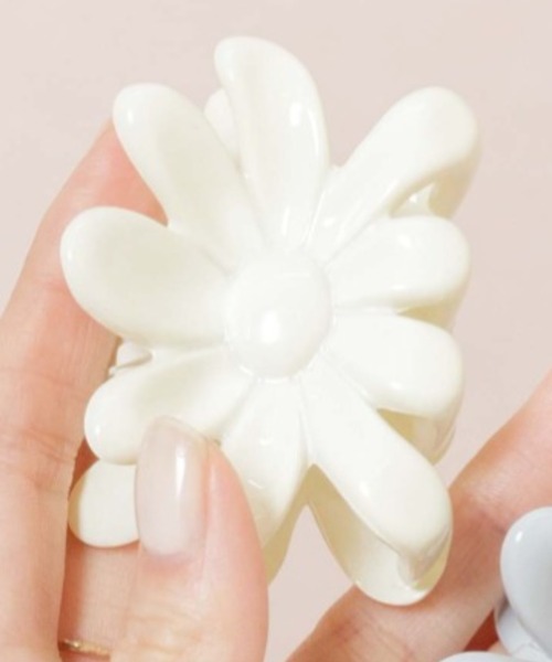 flower（フラワー）の「カモミールヘアクリップ（バレッタ/ヘアクリップ・レディース・ピンク/ブラック/ブルー/ホワイト・FREE）」の8枚目の写真