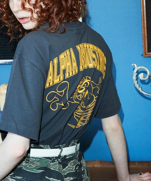 Alpha Industries(アルファインダストリーズ)の「LOONEY TUNES バックプリント Tシャツ キャラクター/タズマニアン・デビル/ワイリー・コヨーテ(Tシャツ/カットソー・メンズ・ベージュ系その他/ブラック系その他2/グレー系その他2/ブラック系その他/ホワイト系その他3/ブラック系その他3/ベージュ系その他3/ホワイト系その他/ホワイト系その他2・LARGE/MEDIUM/X-LARGE)」の6枚目の写真