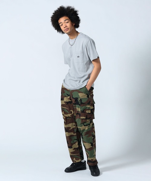 Alpha Industries(アルファインダストリーズ)の「LOONEY TUNES バックプリント Tシャツ キャラクター/タズマニアン・デビル/ワイリー・コヨーテ(Tシャツ/カットソー・メンズ・ベージュ系その他/ブラック系その他2/グレー系その他2/ブラック系その他/ホワイト系その他3/ブラック系その他3/ベージュ系その他3/ホワイト系その他/ホワイト系その他2・LARGE/MEDIUM/X-LARGE)」の14枚目の写真