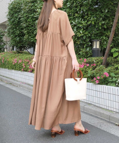 CORNERS（コーナーズ）の「ハーフスリーブティアードワンピース（ワンピース・レディース・ブラック/モカ/ライトベージュ/グレイッシュベージュ・M）」の5枚目の写真