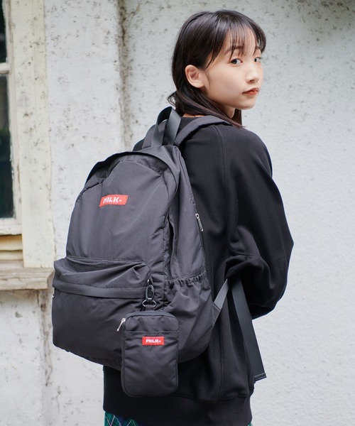 MILKFED.（ミルクフェド）の「LIGHT WEGHT BACKPACK（バックパック/リュック・レディース・レッド/ライトピンク/ブラック/ベージュ・ONE SIZE）」の4枚目の写真