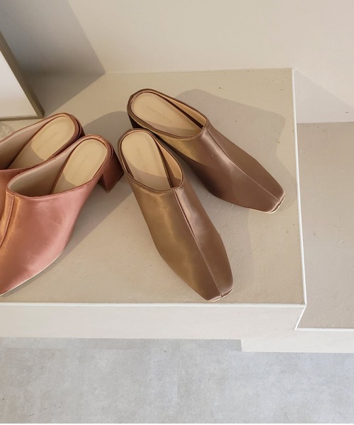 Doux archives（ドゥアルシーヴ）の「スクエアミュール（パンプス・レディース・ブラウン/テラコッタ/グレイッシュベージュ・LARGE/MEDIUM）」の2枚目の写真