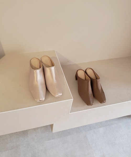 Doux archives（ドゥアルシーヴ）の「スクエアミュール（パンプス・レディース・ブラウン/テラコッタ/グレイッシュベージュ・LARGE/MEDIUM）」の5枚目の写真