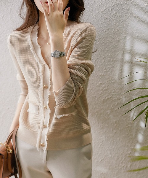 LOPASS(ロパス)の「vネックワッフルニットトップス(カーディガン/ボレロ・レディース・ブラック/ライトベージュ・MEDIUM/LARGE)」の4枚目の写真