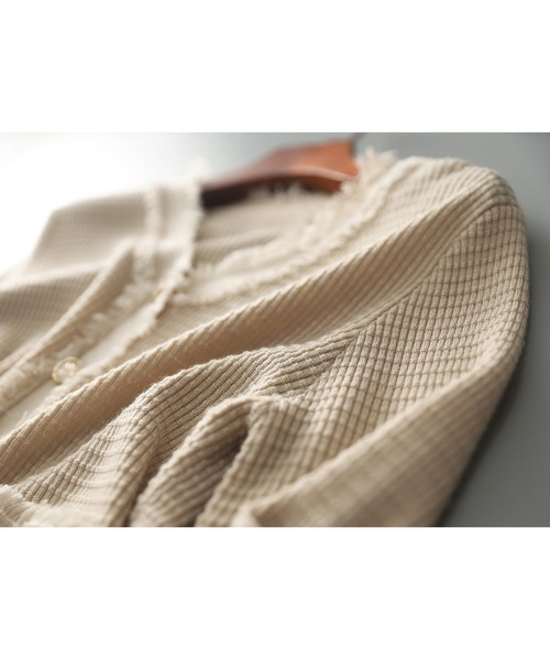 LOPASS(ロパス)の「vネックワッフルニットトップス(カーディガン/ボレロ・レディース・ブラック/ライトベージュ・MEDIUM/LARGE)」の14枚目の写真