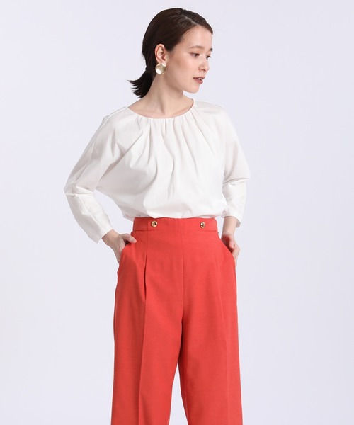 INED（イネド）の「ギャザーネックカットソー《接触冷感》（Tシャツ/カットソー・レディース・ネイビー/オフホワイト/ターコイズブルー/モカ・9号）」の2枚目の写真