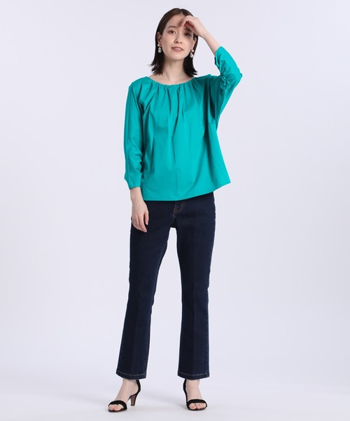 INED（イネド）の「ギャザーネックカットソー《接触冷感》（Tシャツ/カットソー・レディース・ネイビー/オフホワイト/ターコイズブルー/モカ・9号）」の17枚目の写真