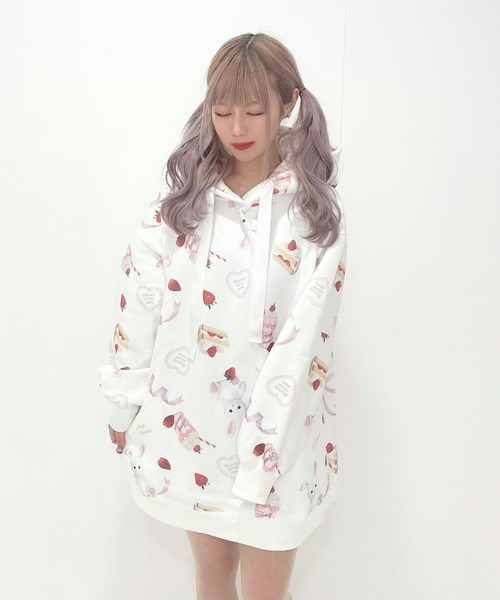 Honey Cinnamon ハニー総柄裏起毛パーカー Honey Cinnamon（ハニーシナモン）の「ハニー総柄裏起毛パーカー