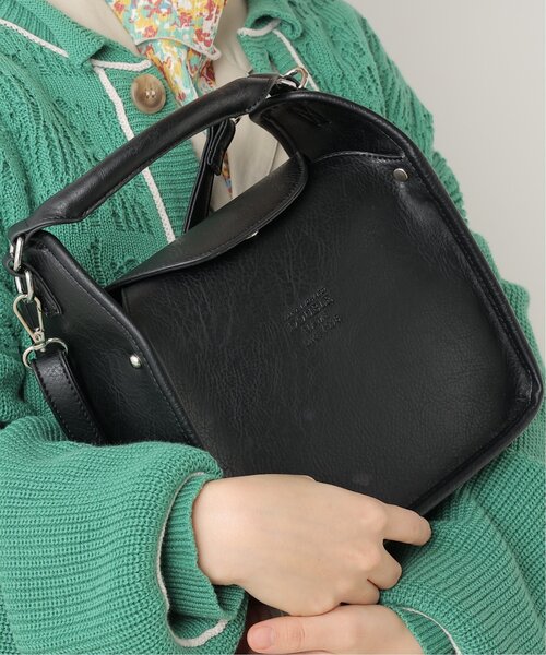 DOUBLE NAME（ダブルネーム）の「持ち手付きスクエア合皮ショルダーBAG（ショルダーバッグ・レディース・ブラック/キナリ・FREE）」の4枚目の写真