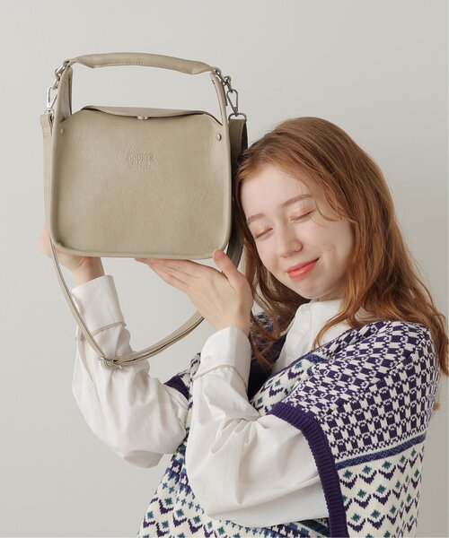 DOUBLE NAME（ダブルネーム）の「持ち手付きスクエア合皮ショルダーBAG（ショルダーバッグ・レディース・ブラック/キナリ・FREE）」の6枚目の写真
