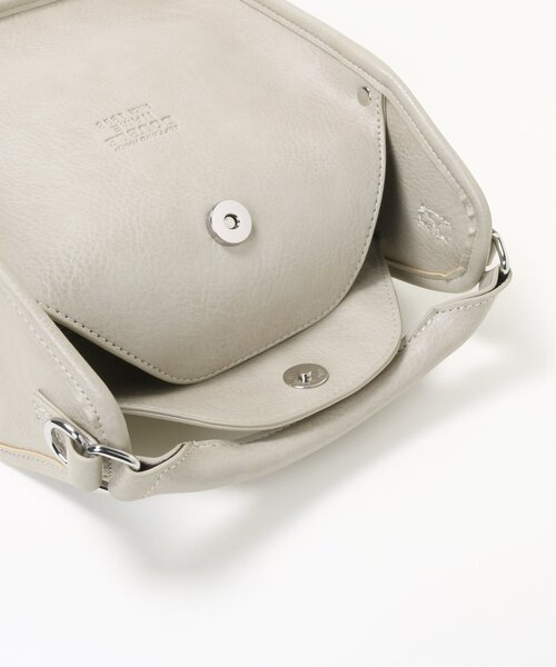 DOUBLE NAME（ダブルネーム）の「持ち手付きスクエア合皮ショルダーBAG（ショルダーバッグ・レディース・ブラック/キナリ・FREE）」の17枚目の写真