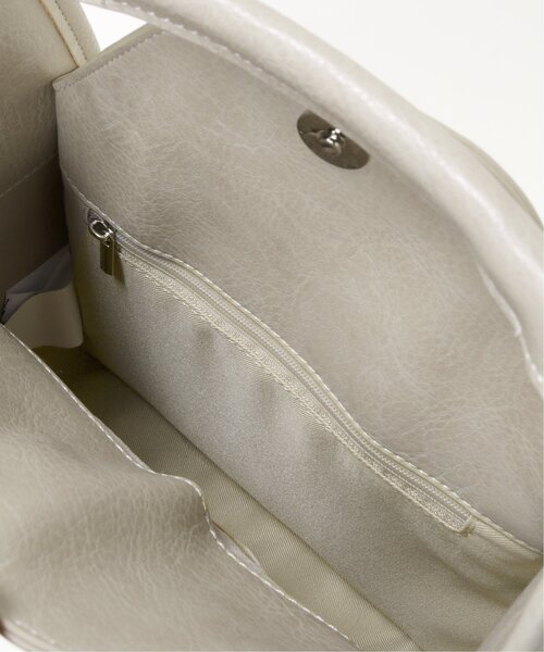 DOUBLE NAME（ダブルネーム）の「持ち手付きスクエア合皮ショルダーBAG（ショルダーバッグ・レディース・ブラック/キナリ・FREE）」の19枚目の写真