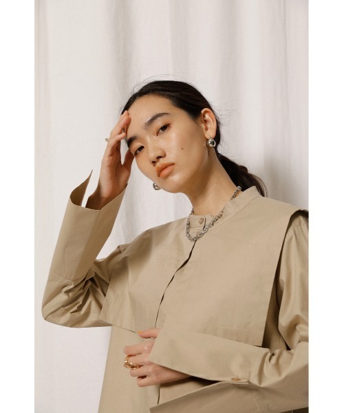 crie conforto（クリーコンフォルト）の「シャイニー取り外しビックカラーブラウス（シャツ/ブラウス・レディース・ホワイト/ブラック/ベージュ・SMALL/MEDIUM）」の16枚目の写真