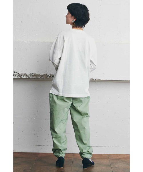 MEDE19F(メデジュウキュウ)の「MEDE19F グラフ誌LIFEフォトプリントTシャツ(Tシャツ/カットソー・レディース・ホワイト×レッド/ホワイト×グレー/ホワイト×ピンク・1/2)」の6枚目の写真