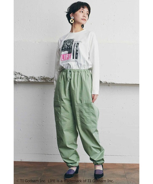 MEDE19F(メデジュウキュウ)の「MEDE19F グラフ誌LIFEフォトプリントTシャツ(Tシャツ/カットソー・レディース・ホワイト×レッド/ホワイト×グレー/ホワイト×ピンク・1/2)」の4枚目の写真