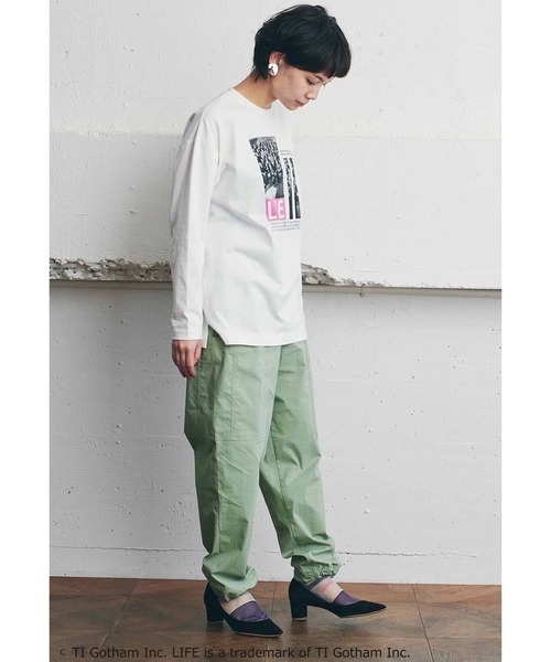 MEDE19F(メデジュウキュウ)の「MEDE19F グラフ誌LIFEフォトプリントTシャツ(Tシャツ/カットソー・レディース・ホワイト×レッド/ホワイト×グレー/ホワイト×ピンク・1/2)」の5枚目の写真